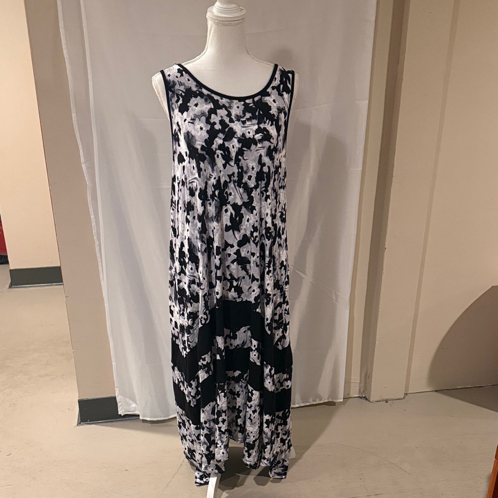 Simply Vera Vera Wang Black and White Midi Dress